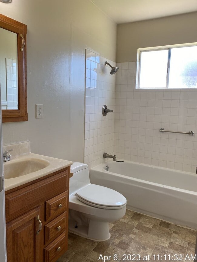 Building Photo - Cozy Home on a Huge Lot