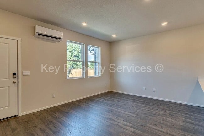 Building Photo - Brush Prairie Area Townhome