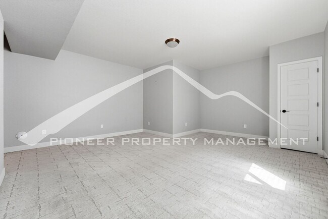 Building Photo - Stunning Home with Central AC and 2-Car Garage