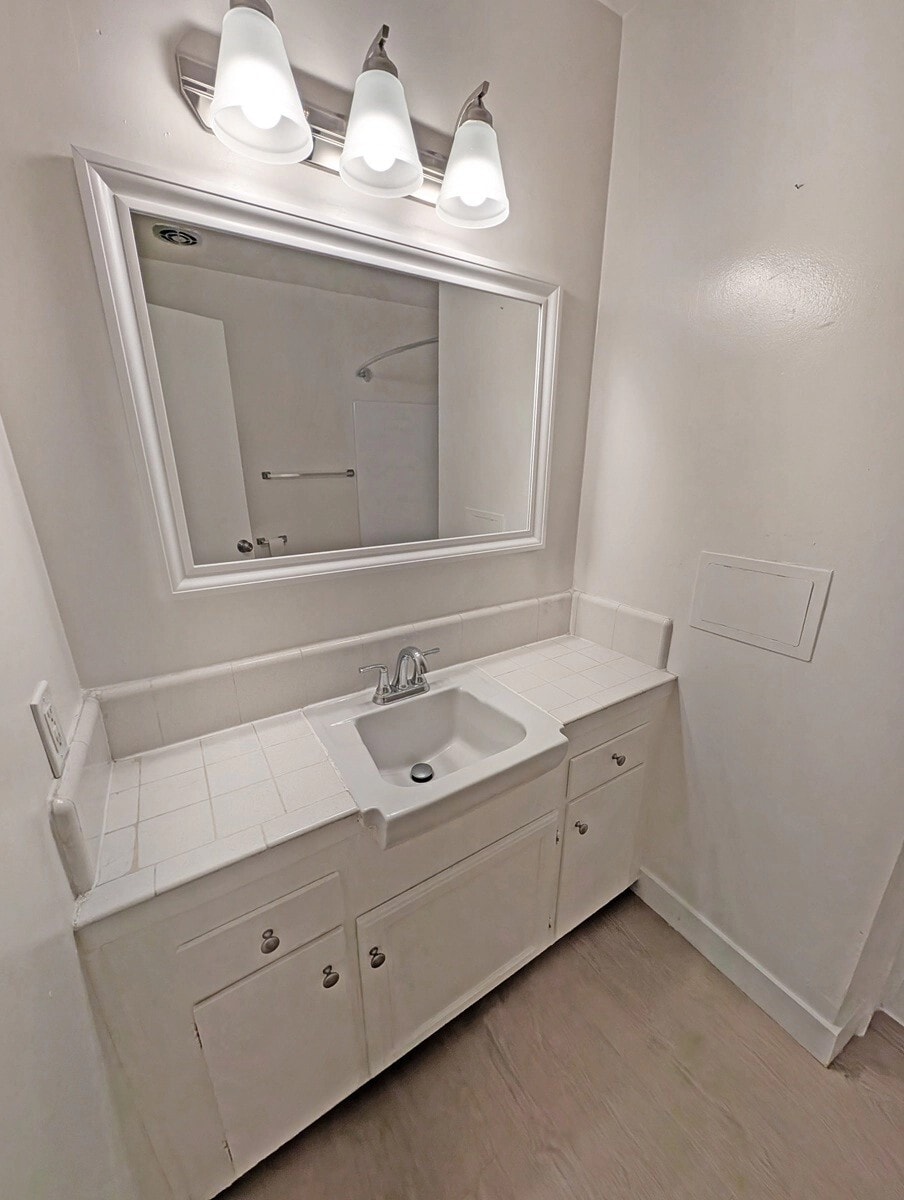 Building Photo - 225 Montana Ave