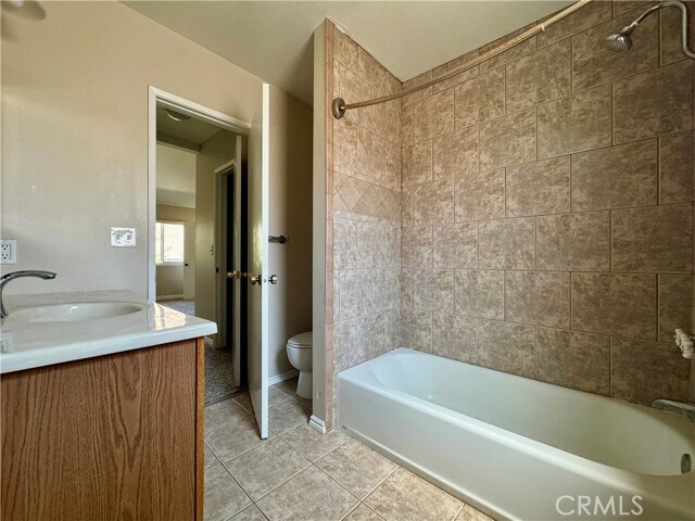 Building Photo - 594 W Huntington Dr