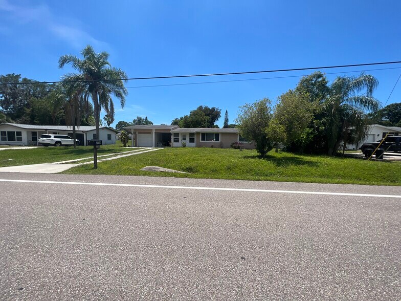 Dupex set up 2x1 or 3x1 full house 4x2 - 2440 Manasota Beach Rd