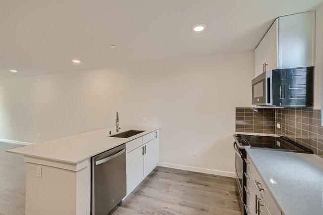 Building Photo - Immaculate Newer Construction - 3 Bed 2 Ba...