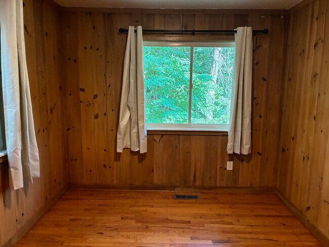 Building Photo - Room in Single Family Home on Hillsborough St