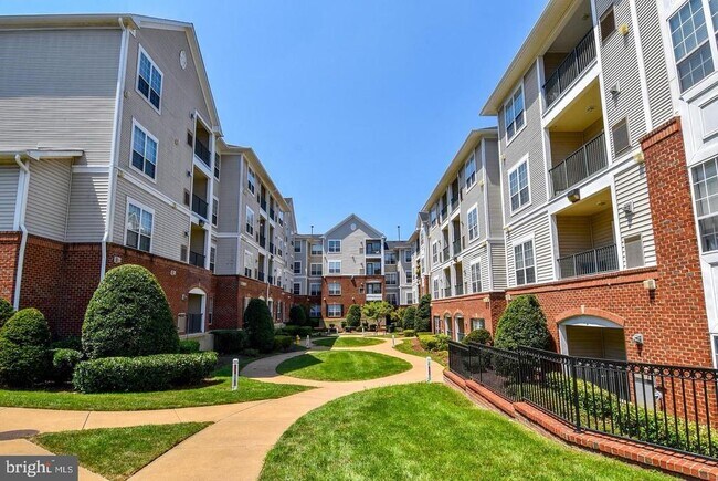 Primary Photo - 4850 Eisenhower Ave