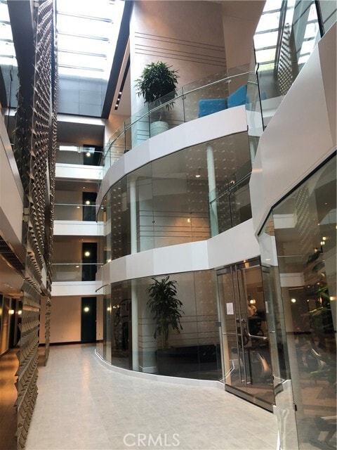 Building Photo - 400 S Broadway