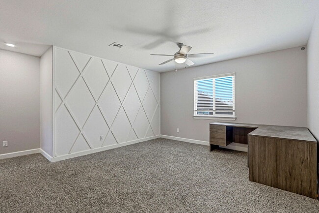 Building Photo - 3 bedroom with flex room available in Horizon City