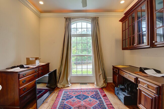Building Photo - Executive Golf Course Rental in Moores Mil...
