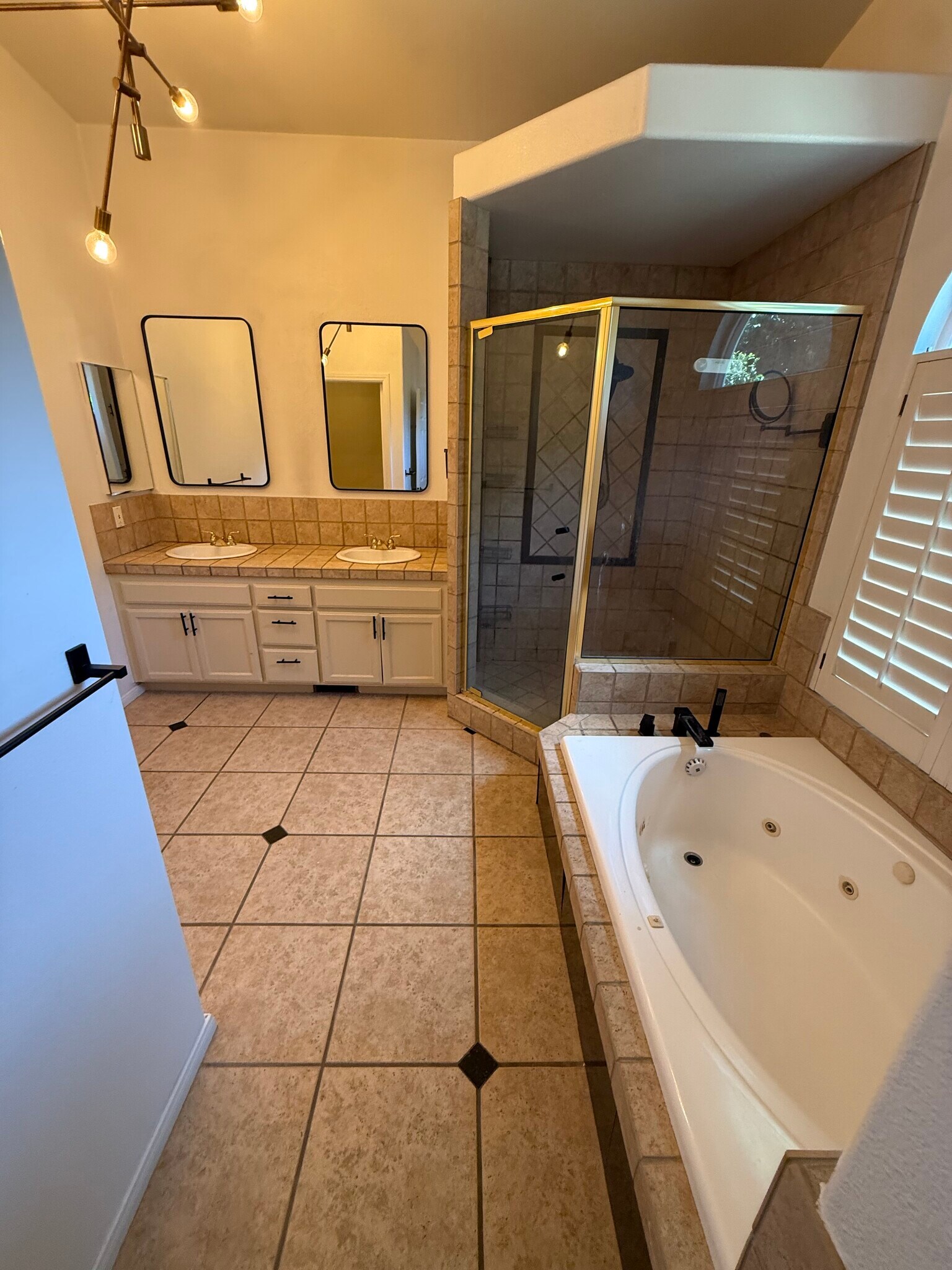 Building Photo - 709 Bozanich Cir
