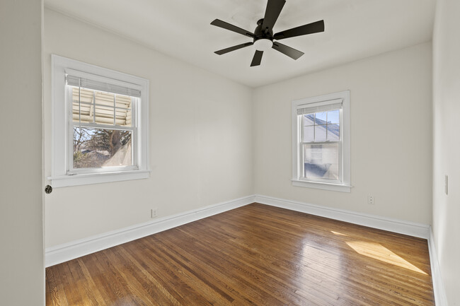 Back Bedroom - 862 College Ave