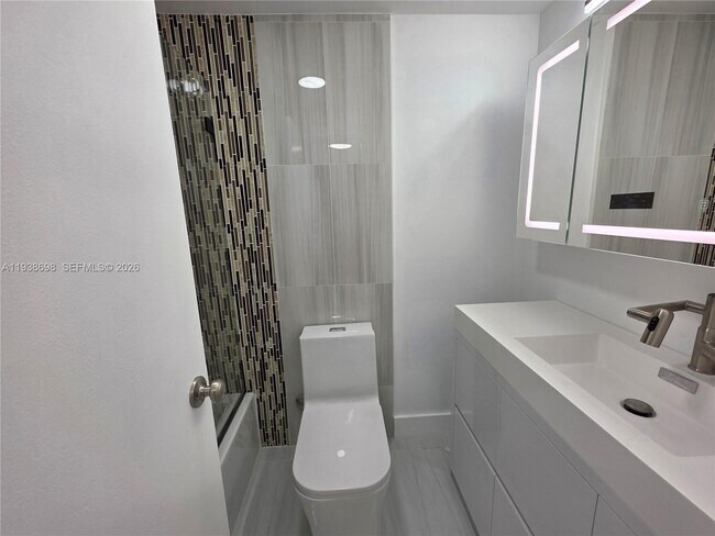 Building Photo - 1000 West Ave