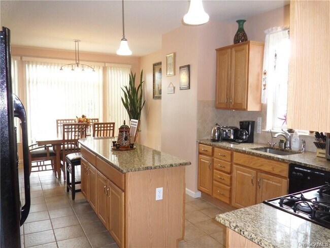 Building Photo - 6 Blackmoor Ct