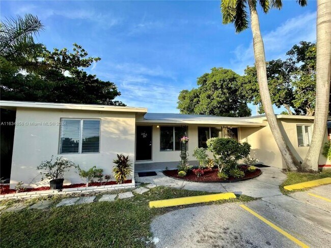 Building Photo - 2 bedroom in Hallandale FL 33009