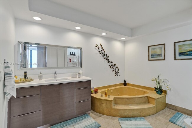 Building Photo - 20281 E Country Club Dr