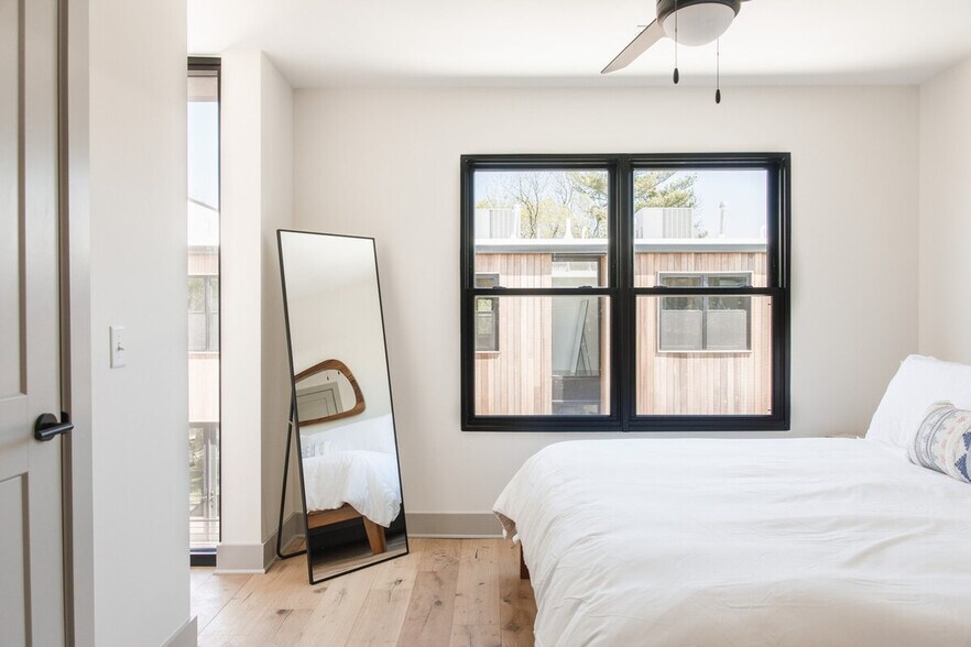 Building Photo - 317 NE Burwood Mews