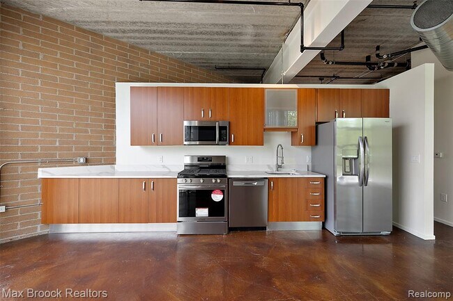 Building Photo - 333 E Parent Ave