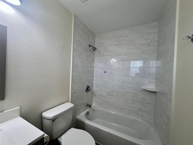 Building Photo - 10670 Norton Dr