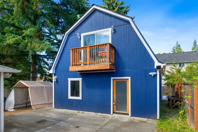 Building Photo - Newly Renovated 1 Bedroom in Quiet Pinehur...