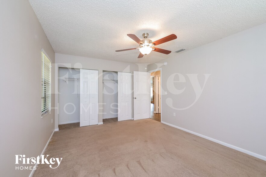 Building Photo - 5305 Lisa Ave