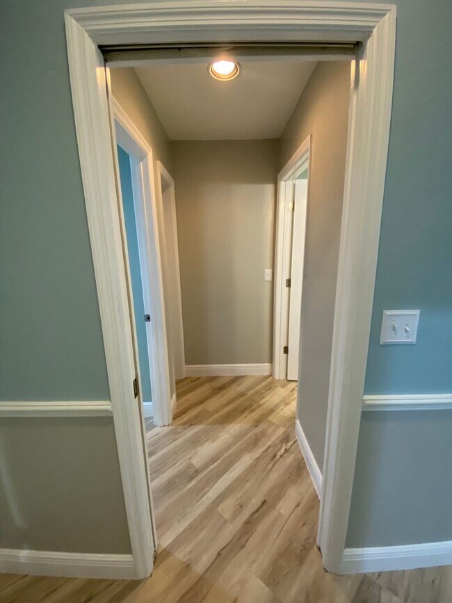 Building Photo - 10798 Regent Cir