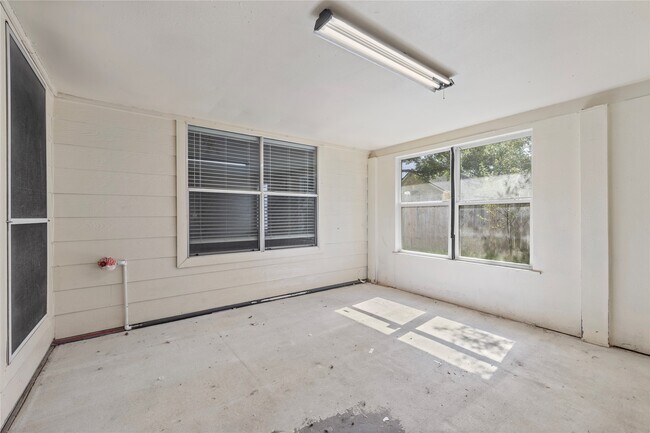Building Photo - 8619 Bridge Park Dr