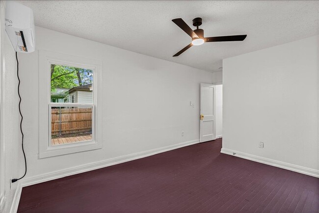 Building Photo - 2206 Rountree Dr