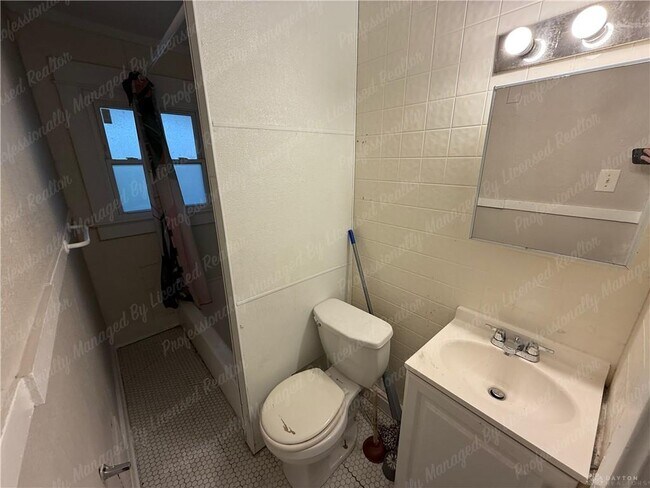 Building Photo - 1133 Linda Vista Ave