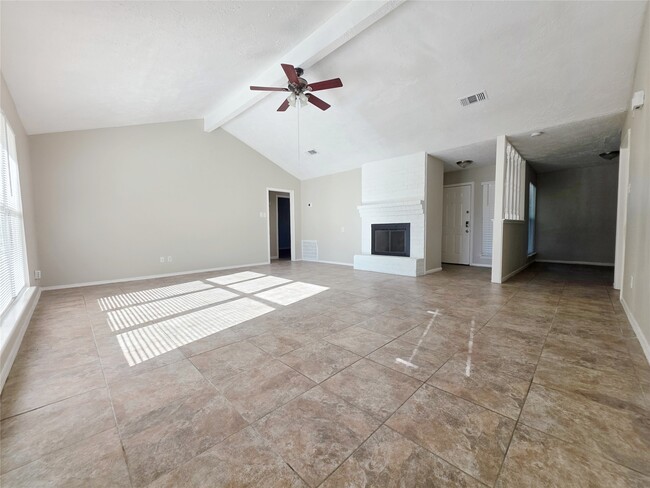 Building Photo - 2046 Lexington Woods Dr