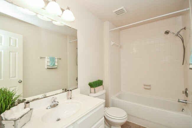 Building Photo - 128 Emerald Loch Ln