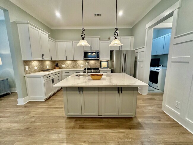 Building Photo - Beautiful Four Bedroom Fully Furnished Home Located in The Walk!