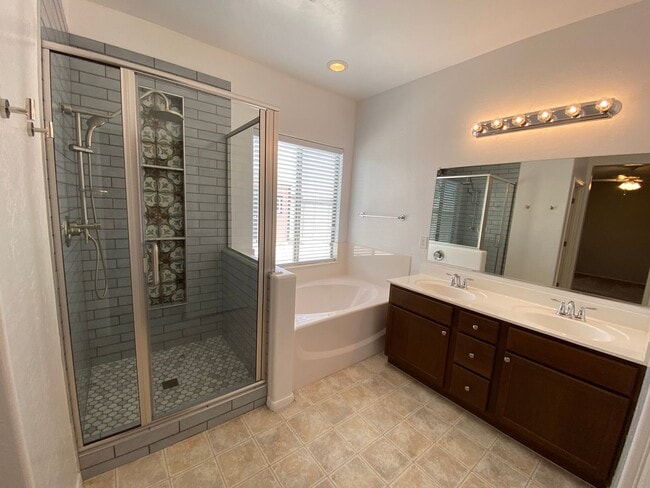 Building Photo - Exceptional 4BR/2BA Home in Magma Ranch! T...