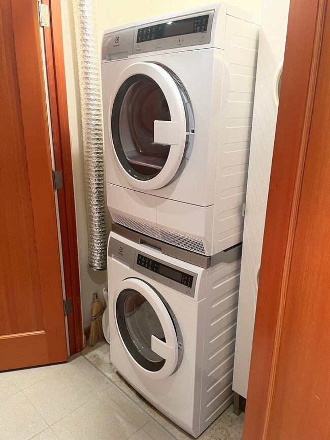 Building Photo - Spectacular View Home In Langley and Fully Furnished!