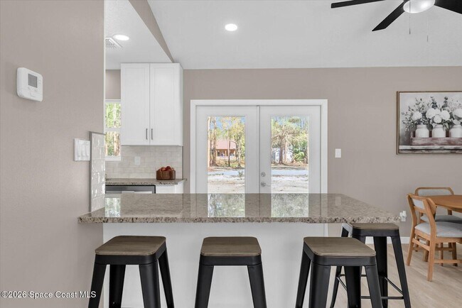Building Photo - 4840 Mango Ave