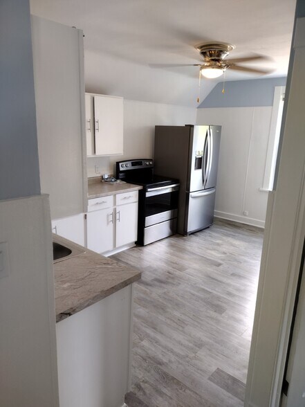 Building Photo - 8240 W Cold Spring Rd