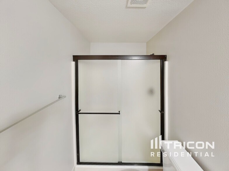 Building Photo - 14718 SE Badger Creek Rd