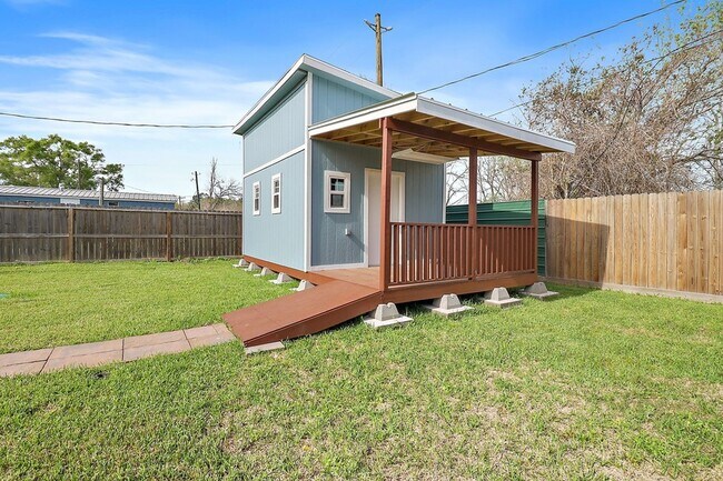 Building Photo - 19218 Akin Dr