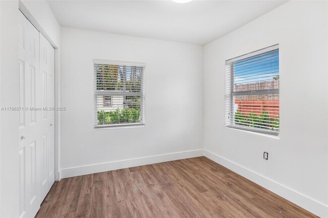 Building Photo - 5931 SW 64th St