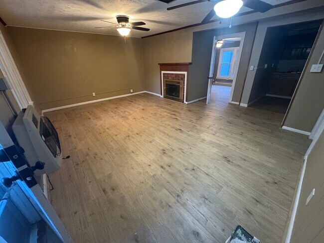 Building Photo - 1119 Brownwood Rd