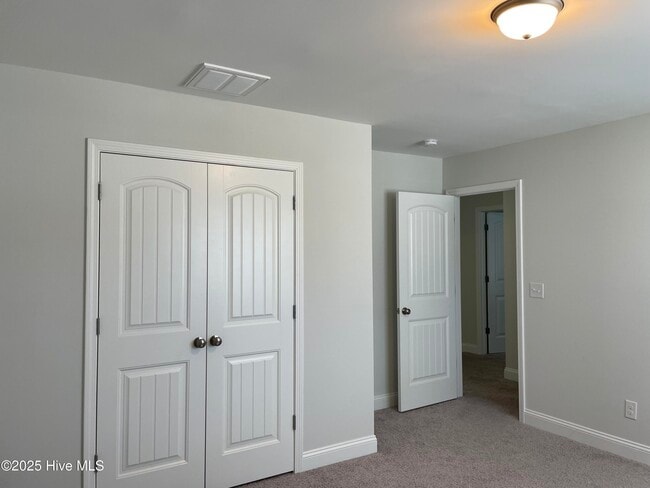 Building Photo - 3135 S Rocklund Ct