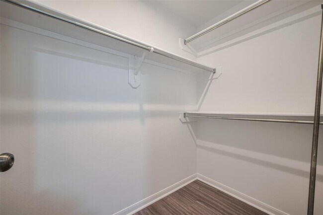 Building Photo - 2118 Westover Park Cir