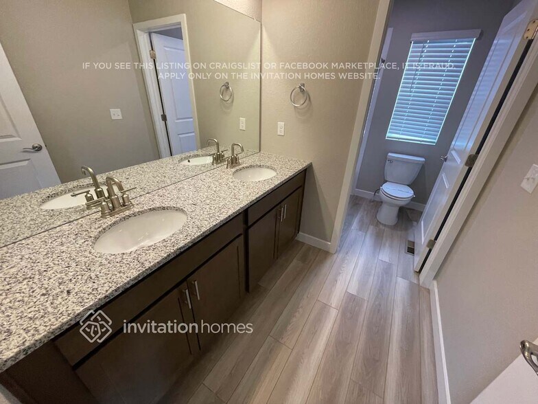 Building Photo - 13583 Arriba Dr