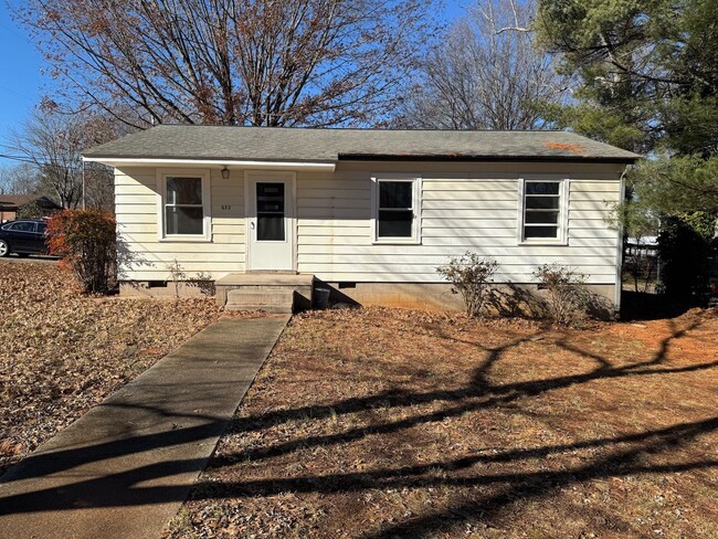 Primary Photo - Park Dr. - 3 BR / 1 BA