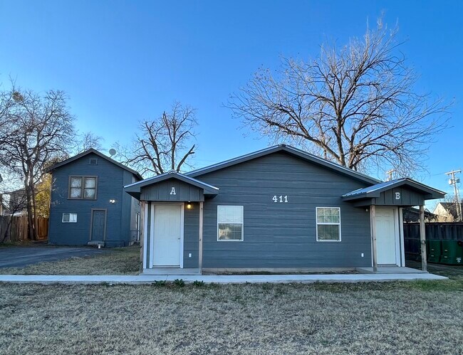 Primary Photo - 411 W Avenue C