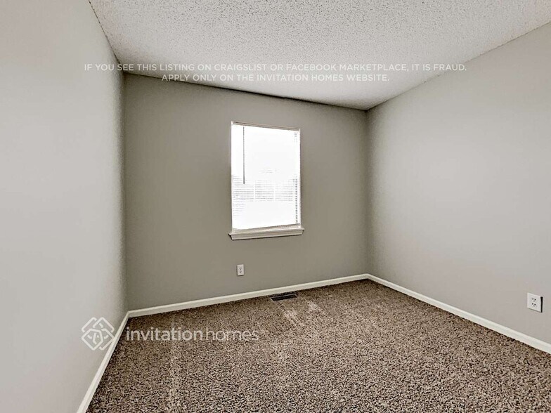 Building Photo - 389 Queens Dr SW