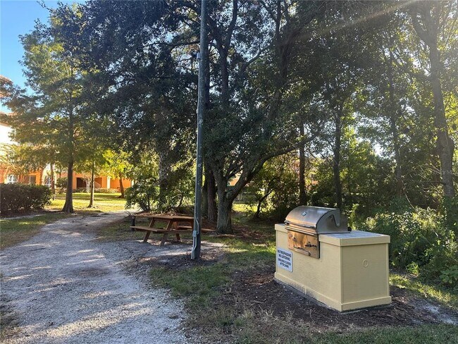 Building Photo - 5463 Vineland Rd