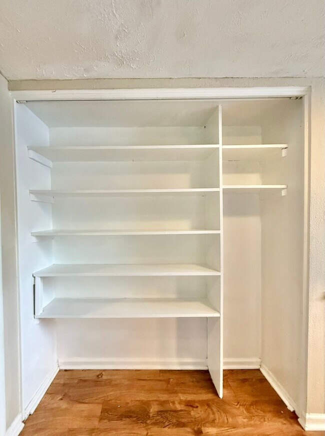 Building Photo - Delmar Dr. 2510/2512