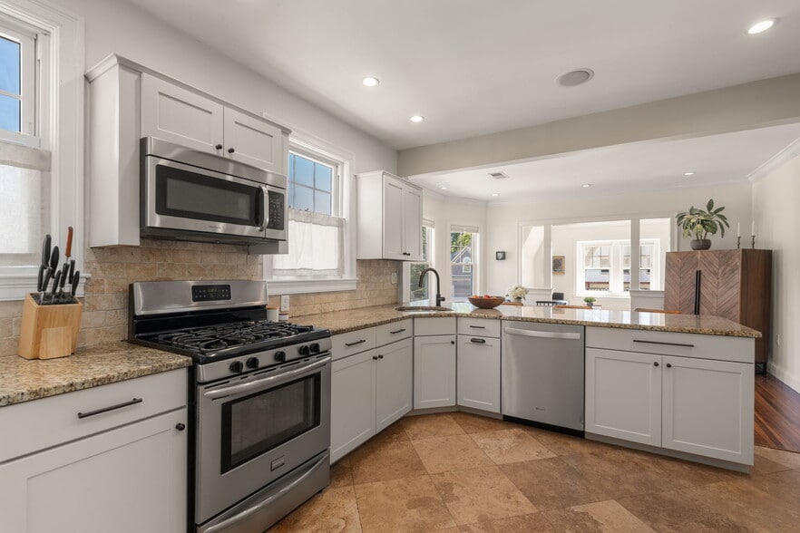 Building Photo - 22 S Walter St