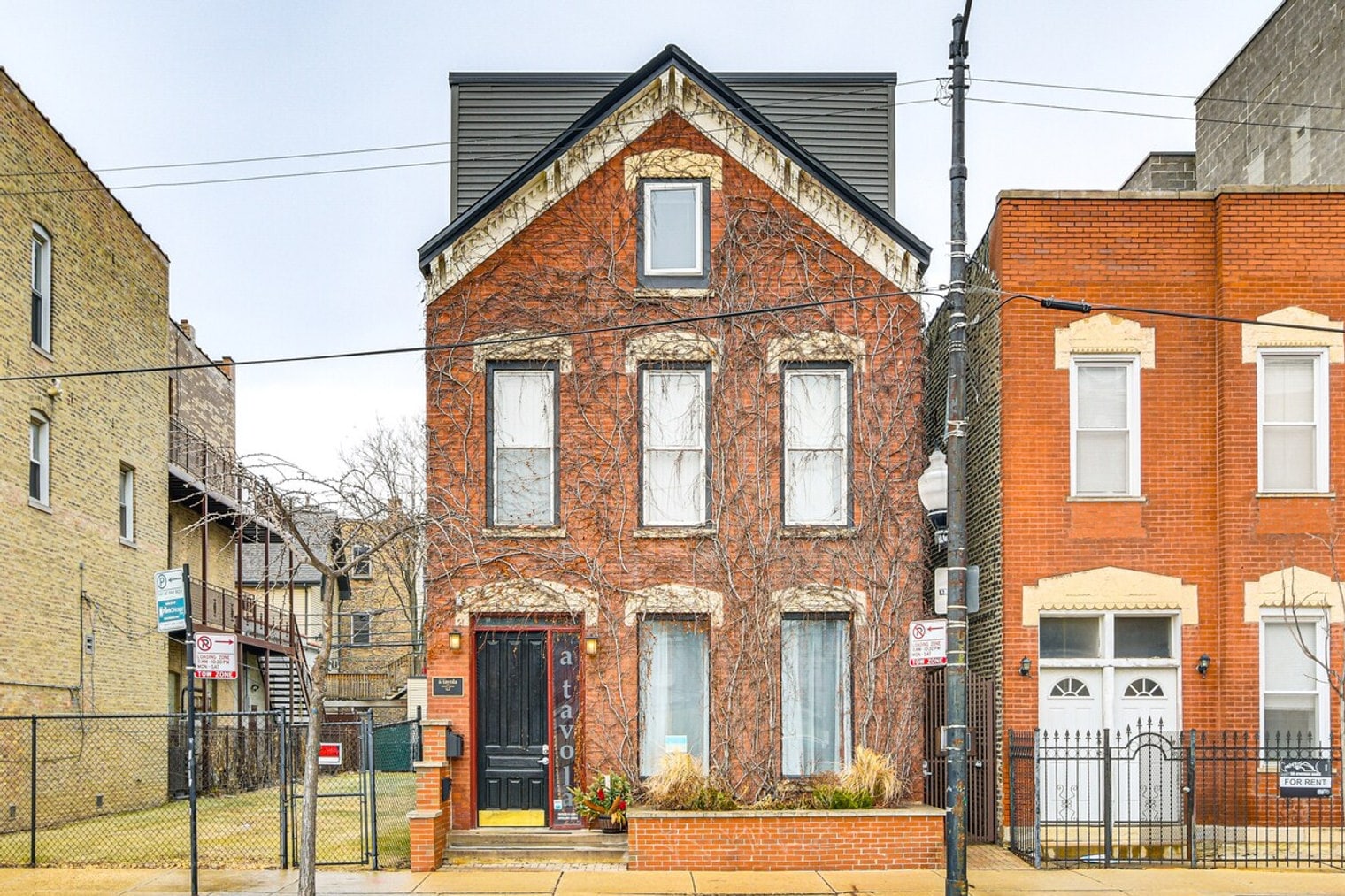 Building Photo - 2148 W Chicago Ave