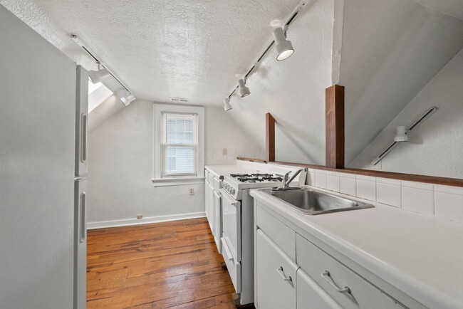 Building Photo - 1561 Glenn Ave