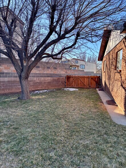 Building Photo - 763 S Sunset Dr